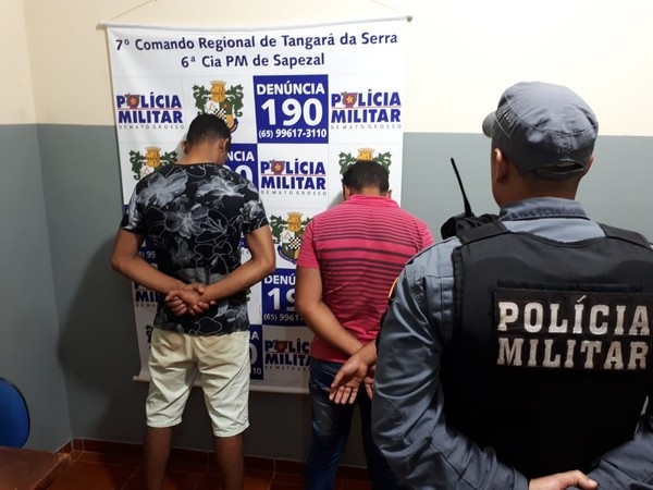 Pais foram presos suspeitos de trancarem filhos em carro para ir até boate em Sapezal — Foto: Polícia Militar de Mato Grosso/Divulgação